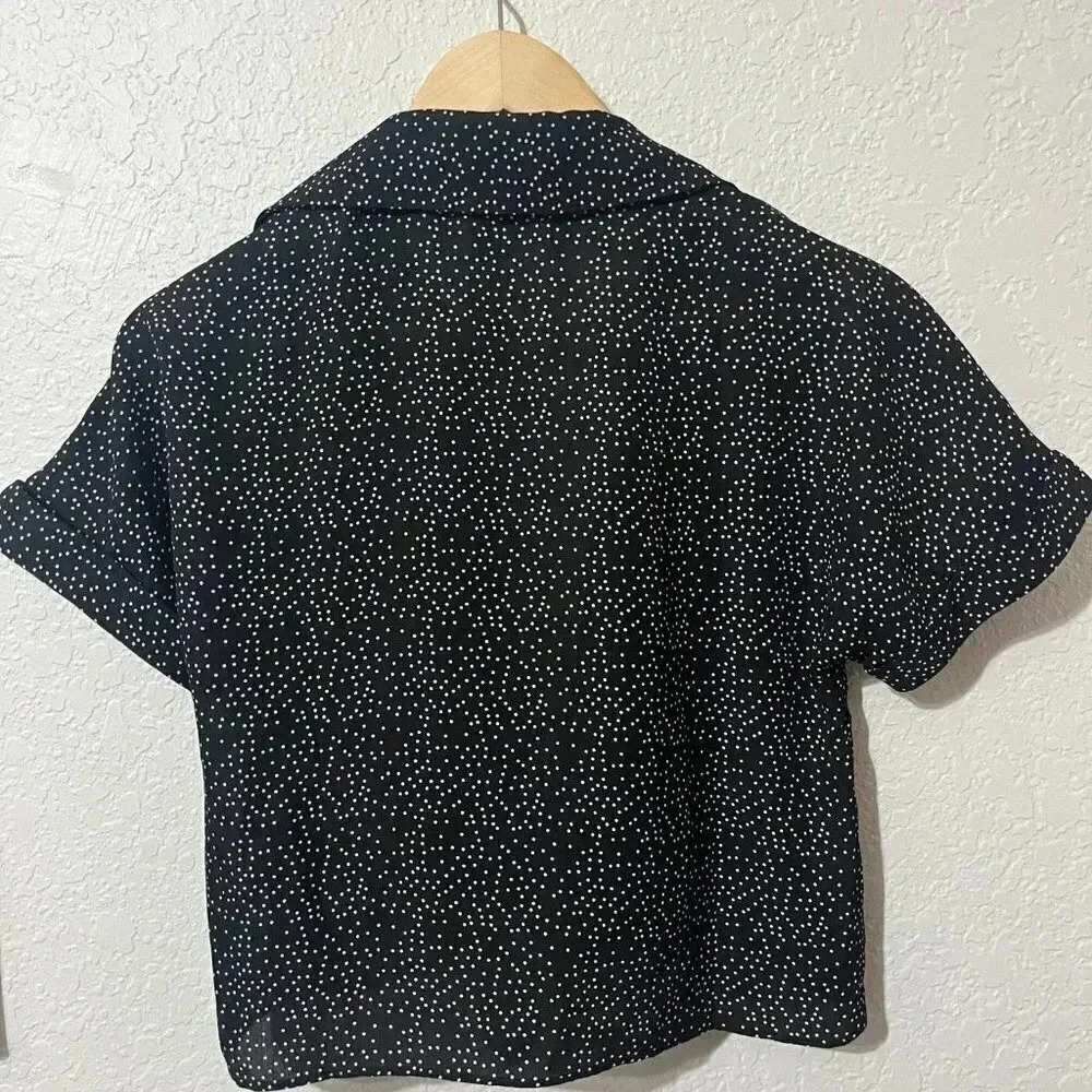 SOLD-Urban Outfitters Tie-Front Short Sleeve Cropped Top - Picture 2 of 5